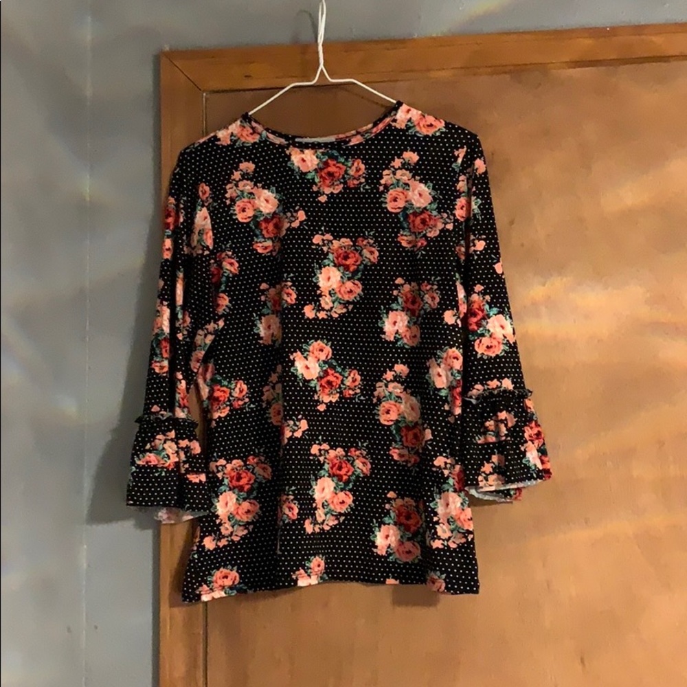 Ruffle sleeve top